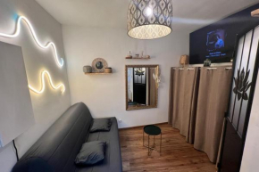 Studio COSY-near the HALLES of PARIS